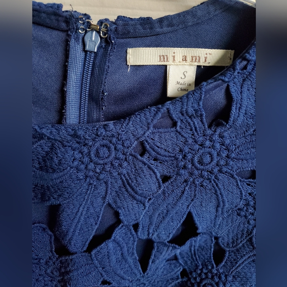 miami by Francesca's Navy Blue Floral Lace Overlay Above-the-knee Sheath Dress - Picture 3 of 16